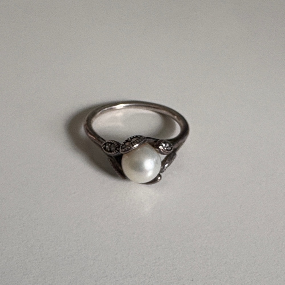 Sterling Silver Pearl Ring - Picture 3 of 4